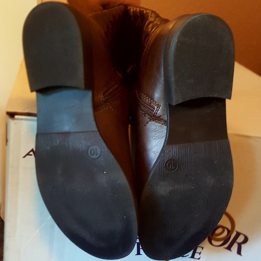 Boots - Picture 4 of 7